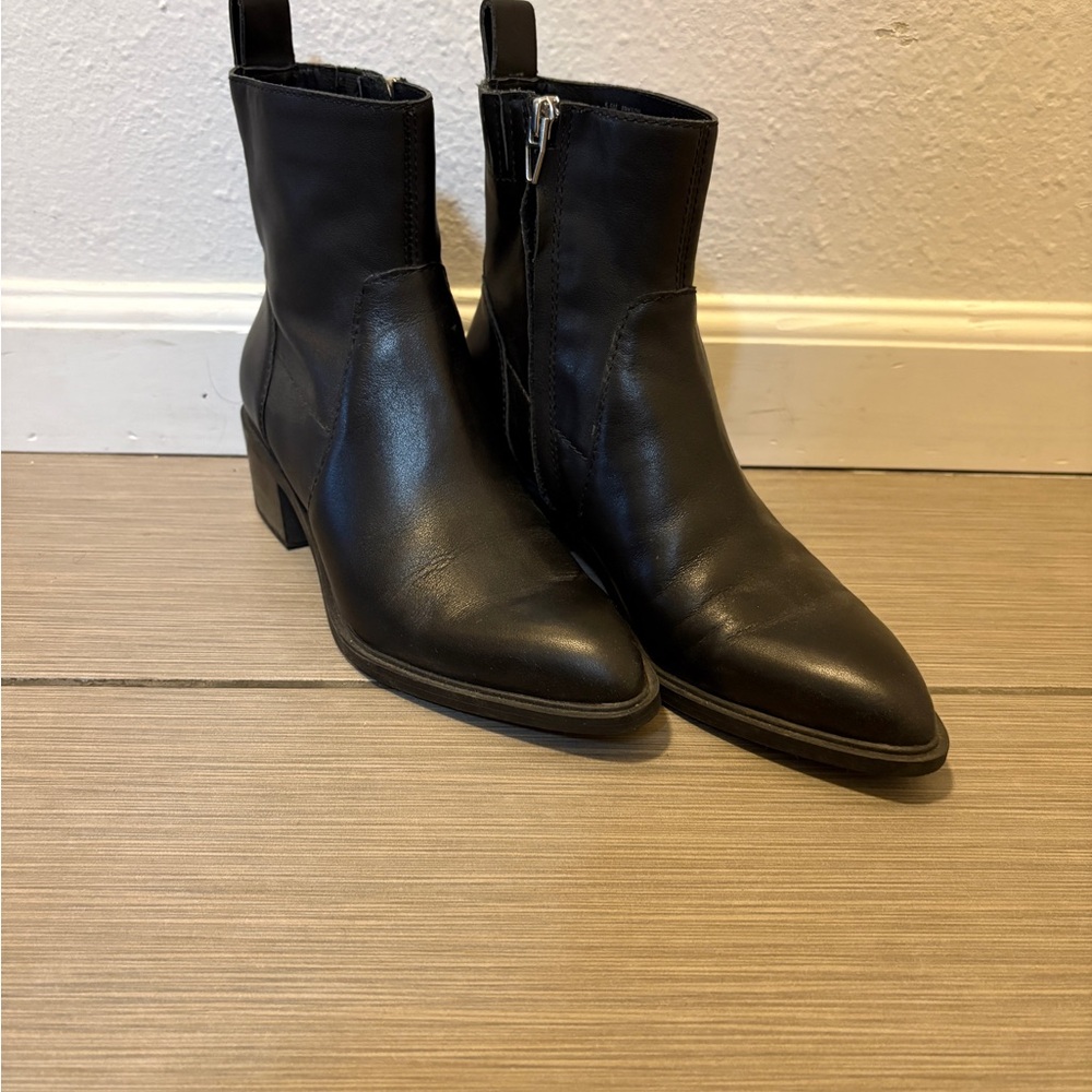 Dolce Vita Booties 5.5 (Lightly worn)